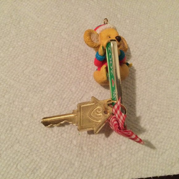 Carlton Cards Heirloom collection 2002 New home Christmas decor bear housekey - Picture 3 of 6